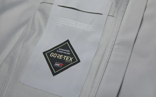 W RACE GORE TEX COAT